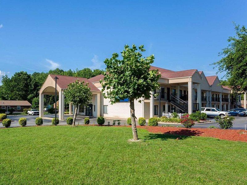Brentwoodinn&Suites Глен Ален Екстериор снимка