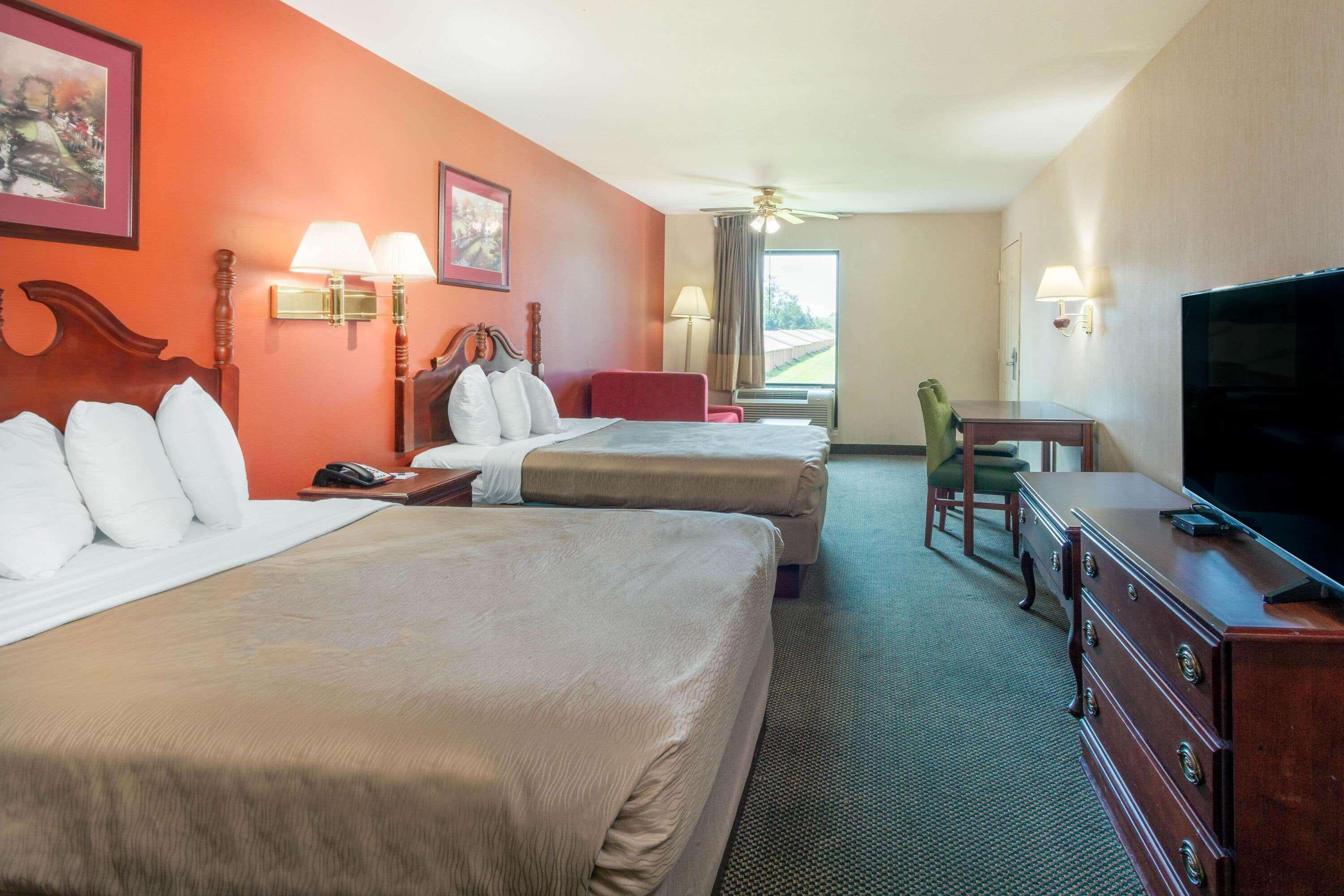 Brentwoodinn&Suites Глен Ален Екстериор снимка