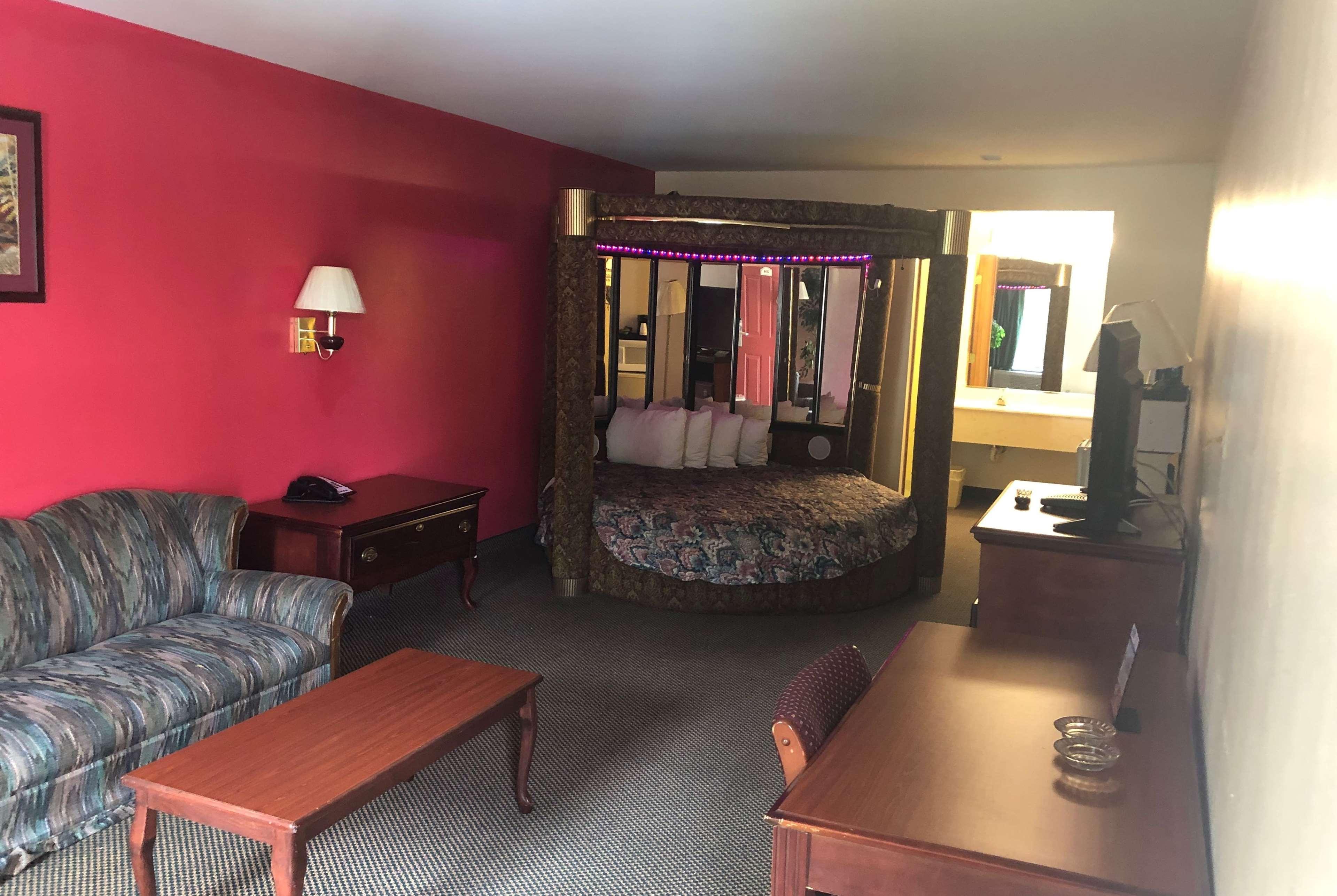 Brentwoodinn&Suites Глен Ален Екстериор снимка