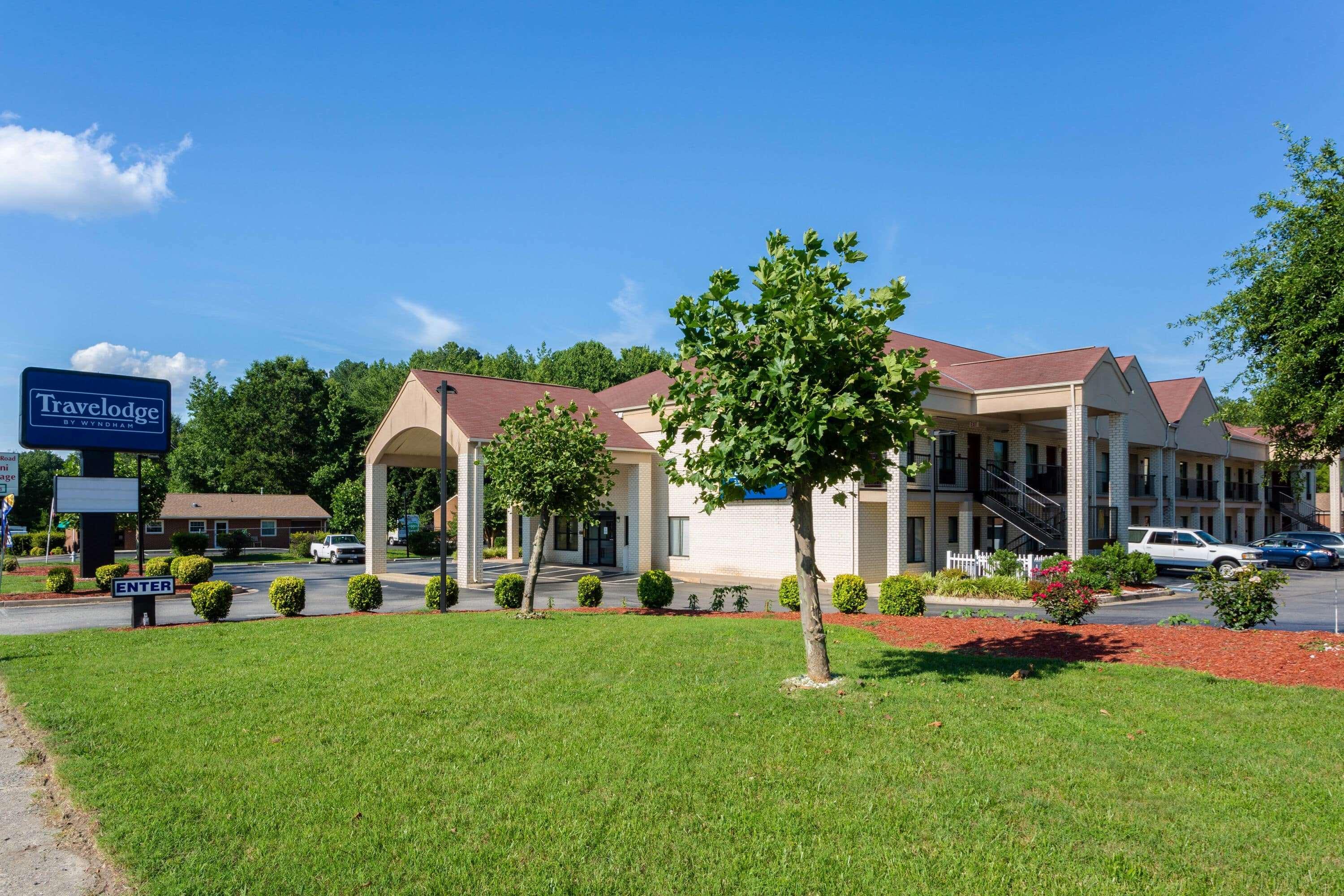 Brentwoodinn&Suites Глен Ален Екстериор снимка