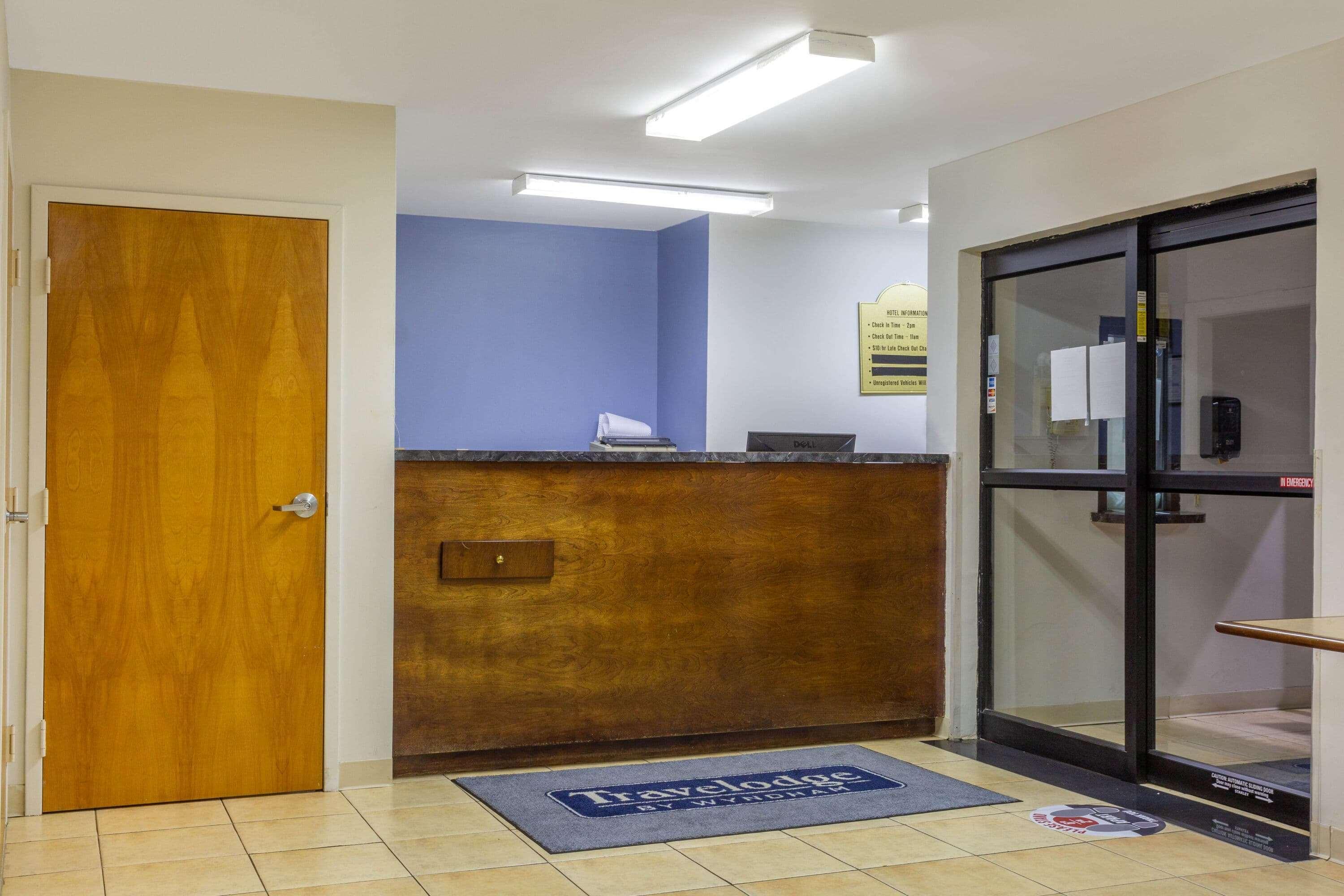 Brentwoodinn&Suites Глен Ален Екстериор снимка